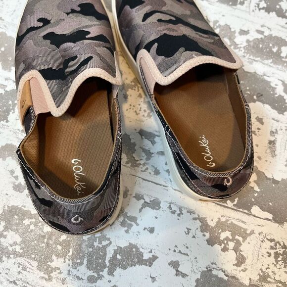 Olukai | pink camo slip on loafers - Picture 3 of 8